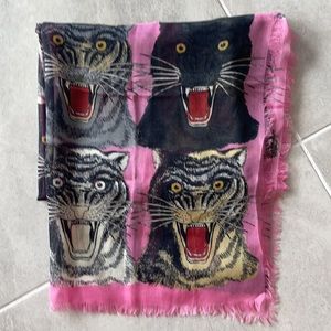 Cat Scarf Gucci. Sheer raw silk